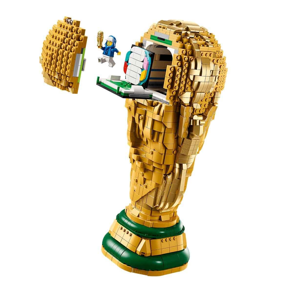 LEGO Editions Trophée Officiel de la Coupe du Monde de la FIFA - Jouet 3D - Maquette DIY avec Minifigurine Collector - Idée Cadeau Football pour la Fête des Pères ou pour Adulte Fan de Sport 43020