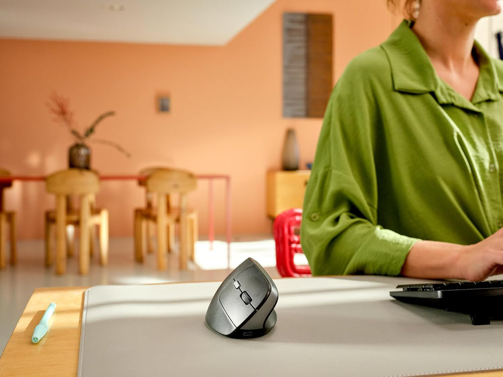 Trust Yuno Souris Ergonomique Verticale sans Fil Rechargeable – Angle 57°, 3 Mois Autonomie, Plastique Recyclé, PC & Mac
