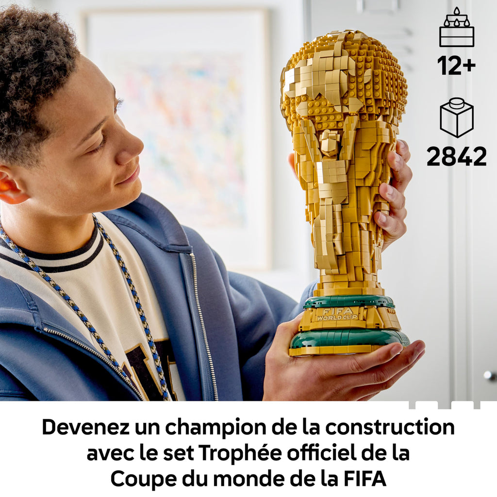 LEGO Editions Trophée Officiel de la Coupe du Monde de la FIFA - Jouet 3D - Maquette DIY avec Minifigurine Collector - Idée Cadeau Football pour la Fête des Pères ou pour Adulte Fan de Sport 43020