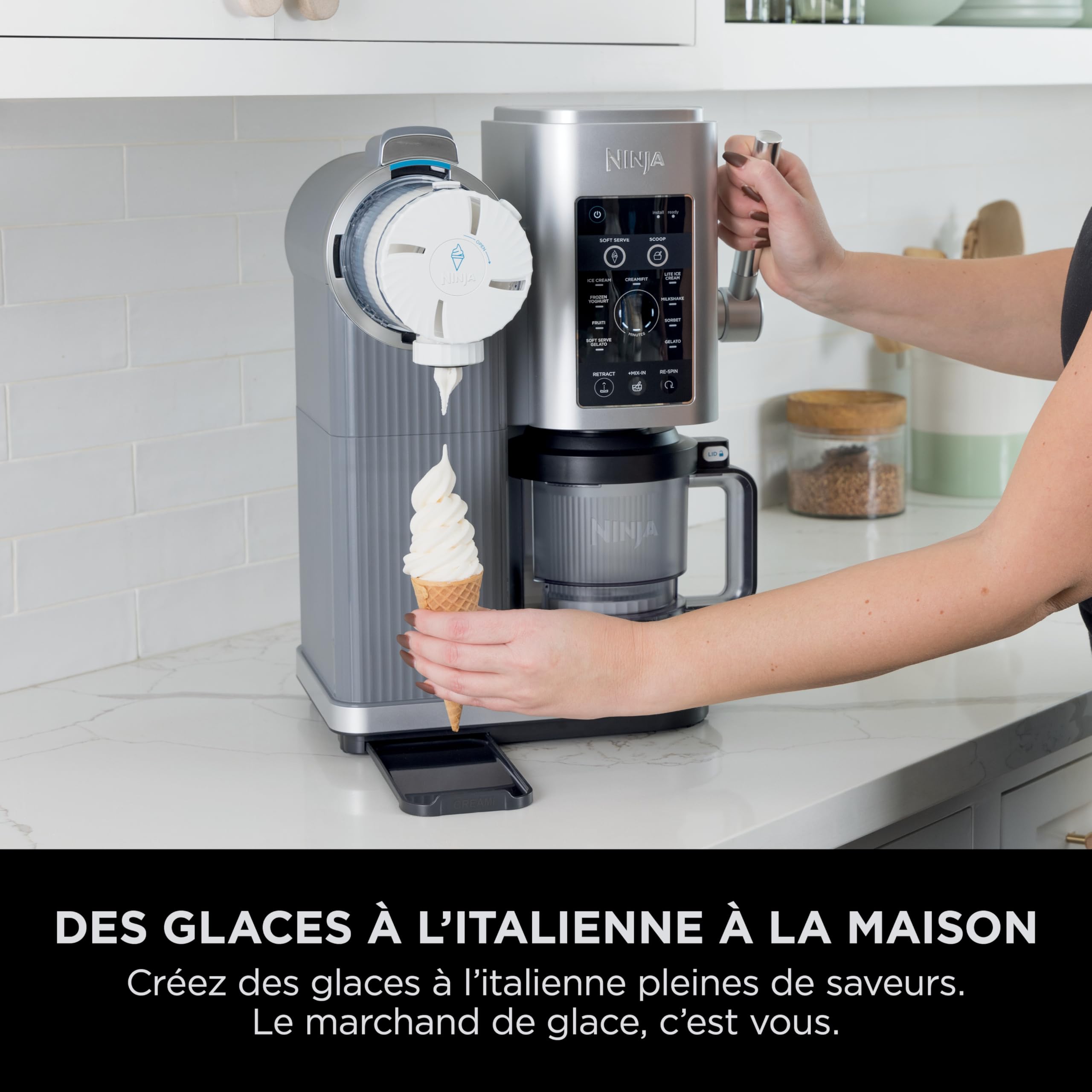 NINJA CREAMi Sorbetière Scoop and Swirl avec 2 pots, 13 modes pour réaliser crèmes glacées, glaces à l’italienne, gelatos, sorbets, milkshakes et plus, option Extra, Stone/Or NC701EUSTGD